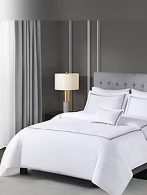 NWOT Fieldcrest Luxury King Size Duet Set, White/Navy